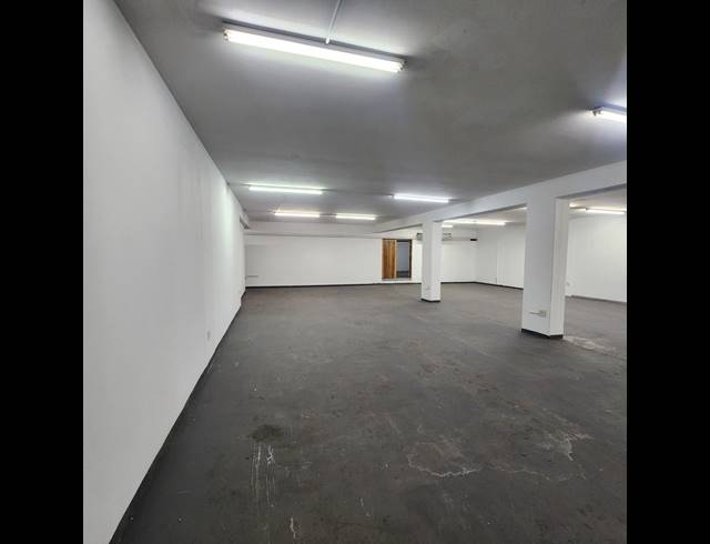 696M² SHOWROOM TO LET IN WINDERMERE